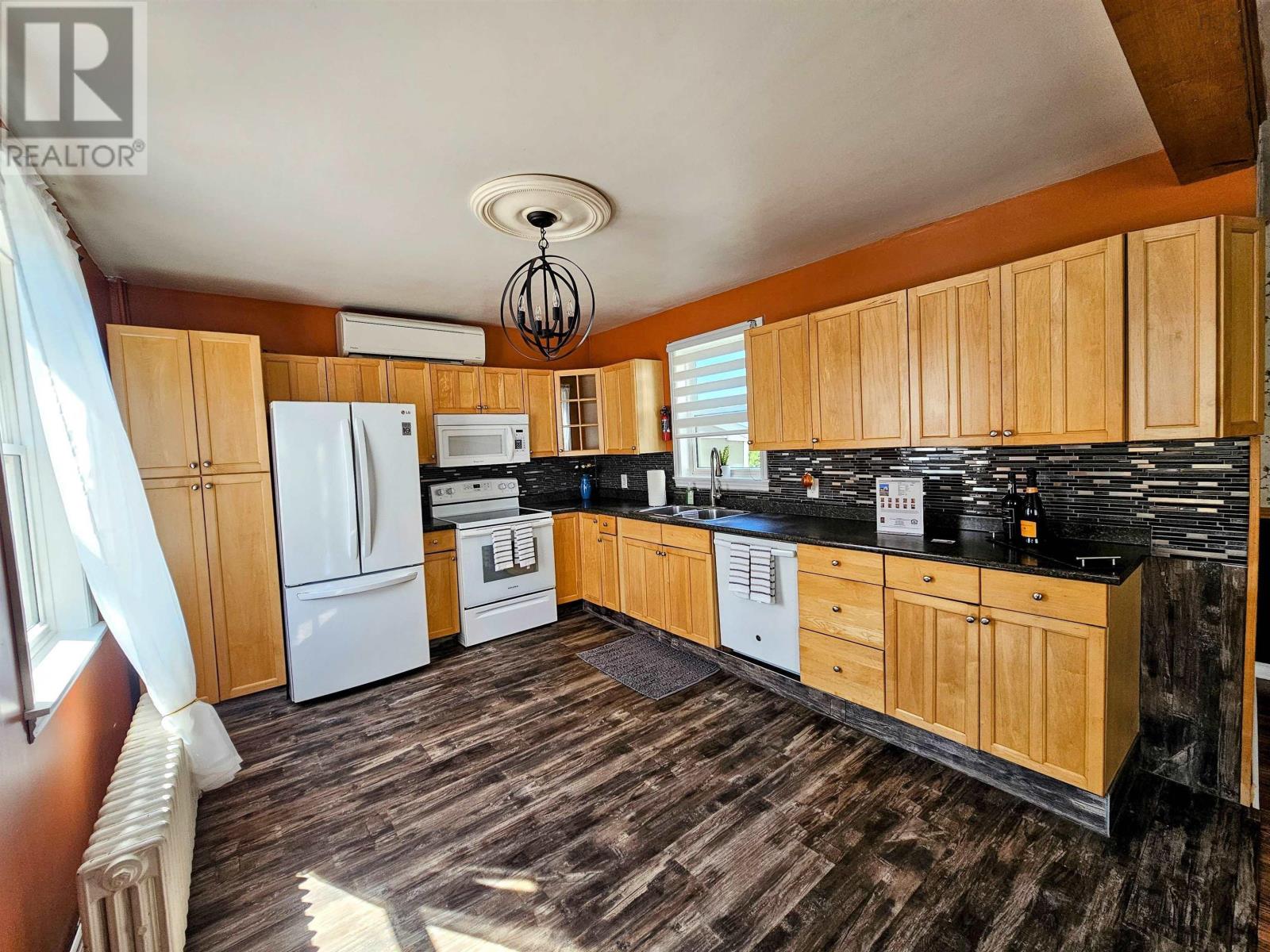 109 Alexander Street, Glace Bay, Nova Scotia  B1A 4A6 - Photo 3 - 202514498