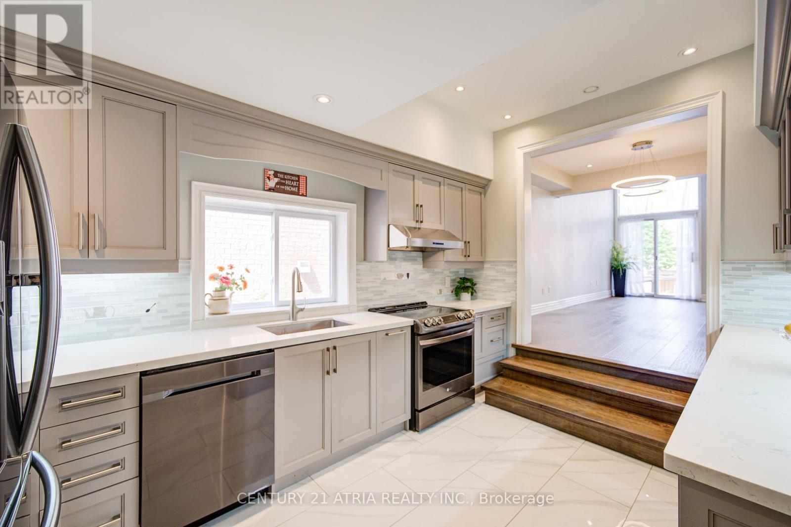22 Peninsula Crescent, Richmond Hill, Ontario  L4S 1T9 - Photo 14 - N12325597