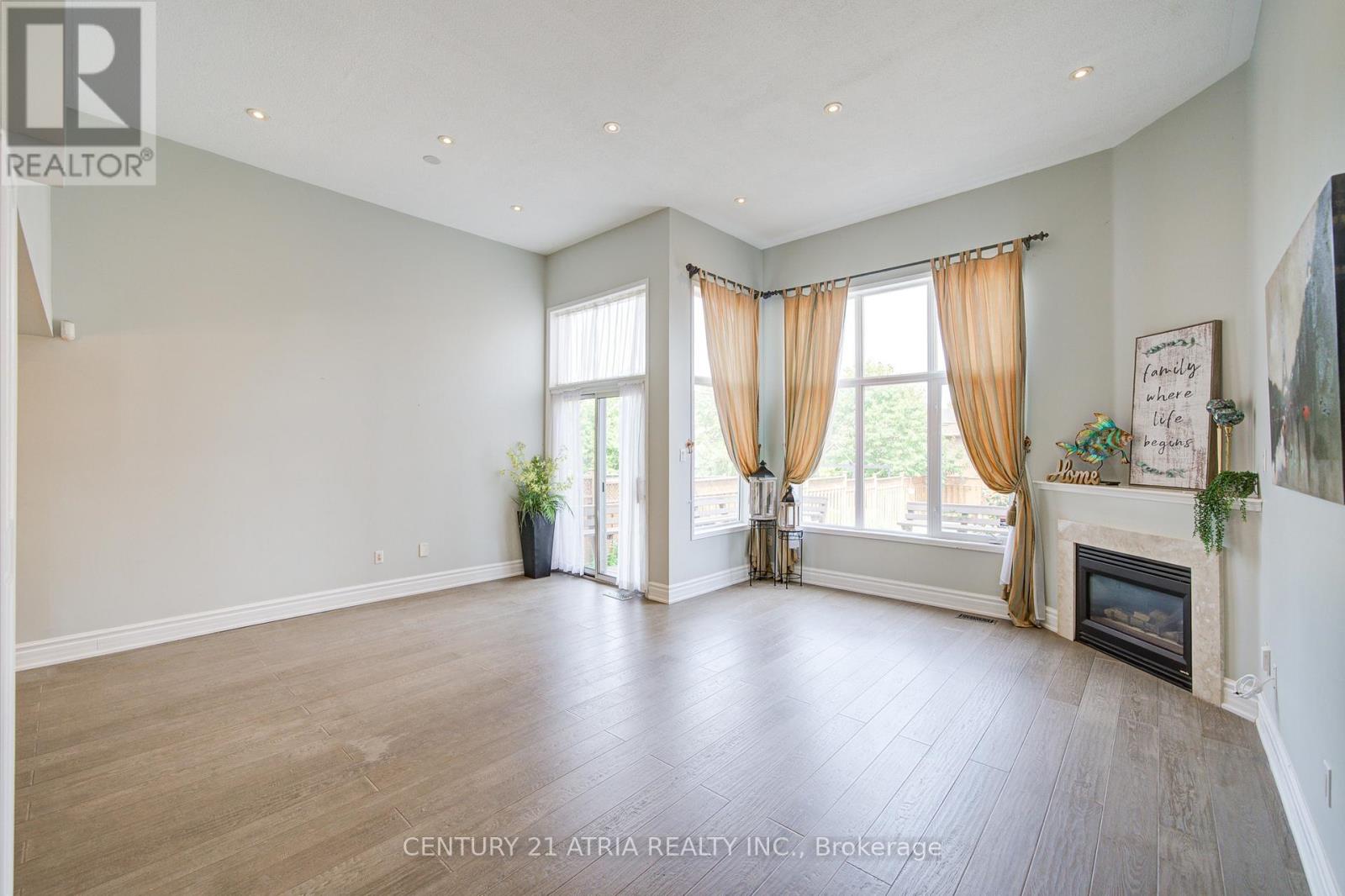 22 Peninsula Crescent, Richmond Hill, Ontario  L4S 1T9 - Photo 6 - N12325597