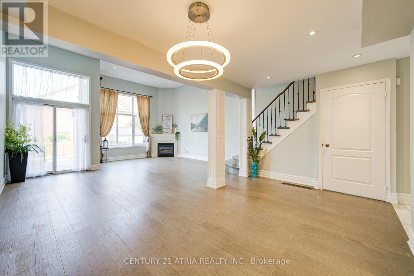 22 Peninsula Crescent, Richmond Hill, Ontario  L4S 1T9 - Photo 8 - N12325597