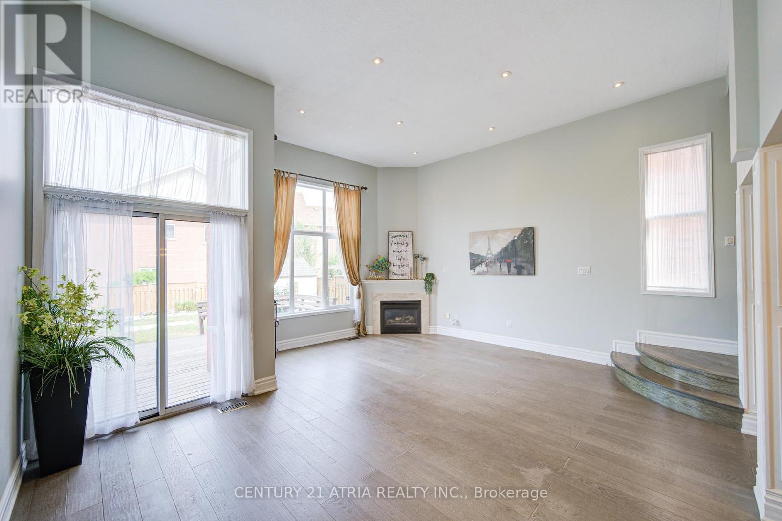 22 Peninsula Crescent, Richmond Hill, Ontario  L4S 1T9 - Photo 7 - N12325597