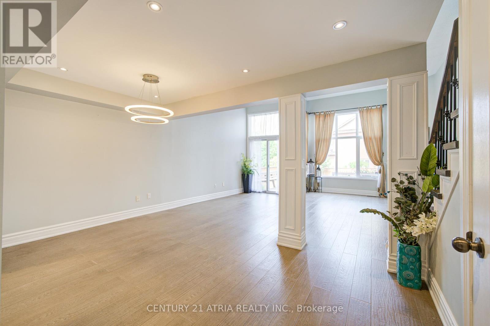 22 Peninsula Crescent, Richmond Hill, Ontario  L4S 1T9 - Photo 9 - N12325597