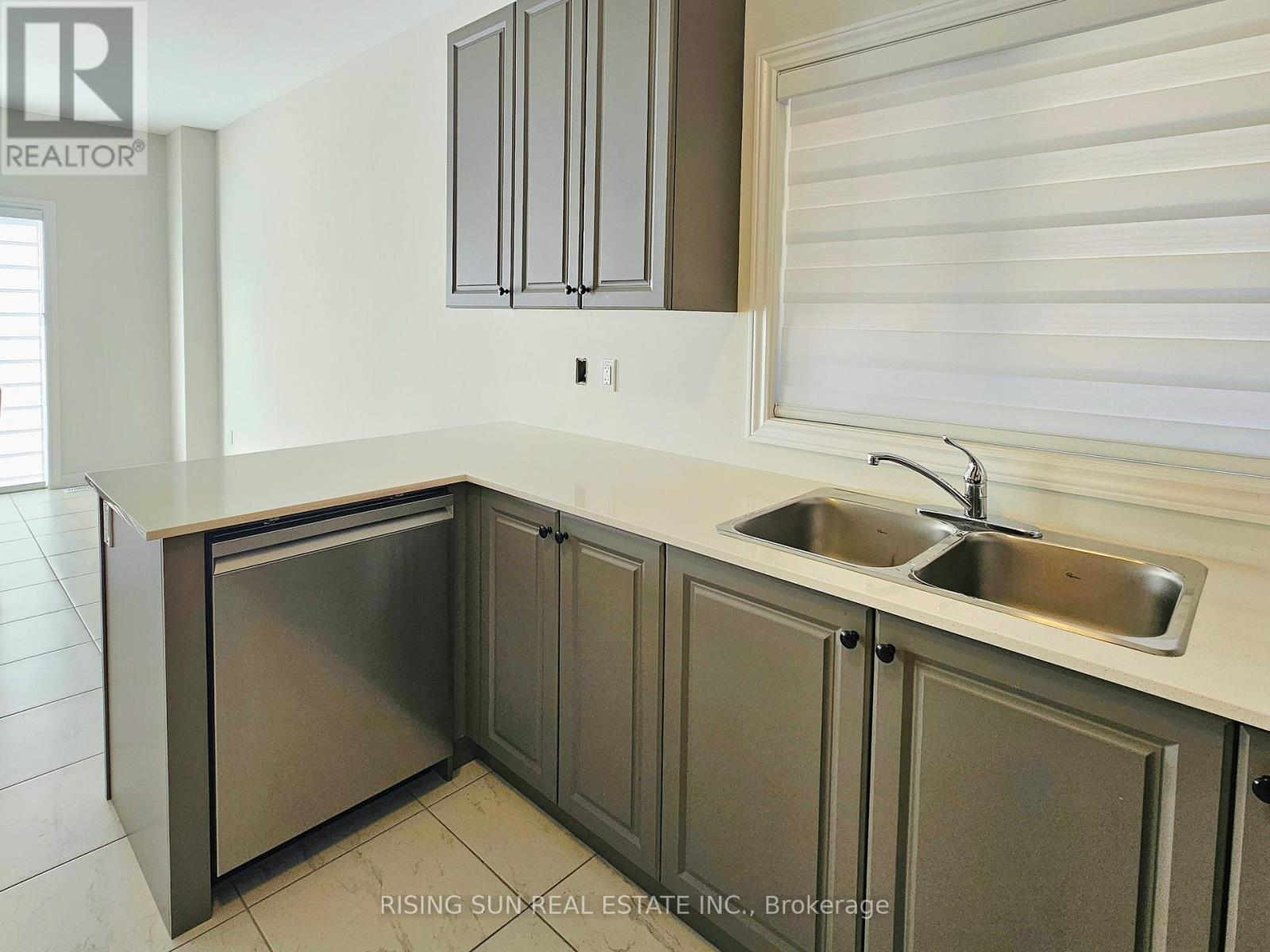 89 Palace Street, Thorold, Ontario  L2V 0J6 - Photo 12 - X12322843