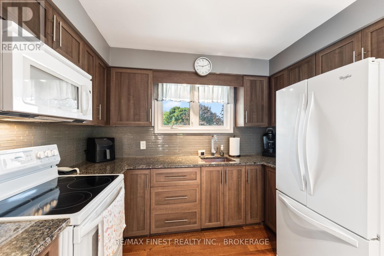 984 Lincoln Drive, Kingston, Ontario  K7M 6N9 - Photo 17 - X12332318