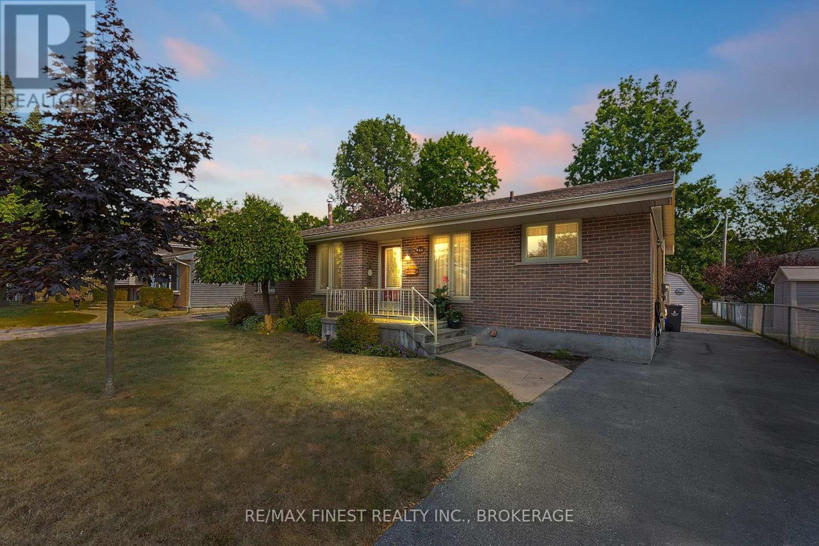 984 Lincoln Drive, Kingston, Ontario  K7M 6N9 - Photo 2 - X12332318