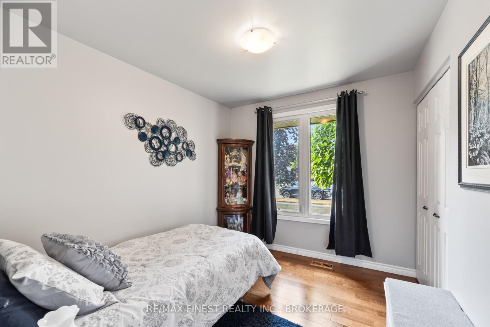 984 Lincoln Drive, Kingston, Ontario  K7M 6N9 - Photo 23 - X12332318