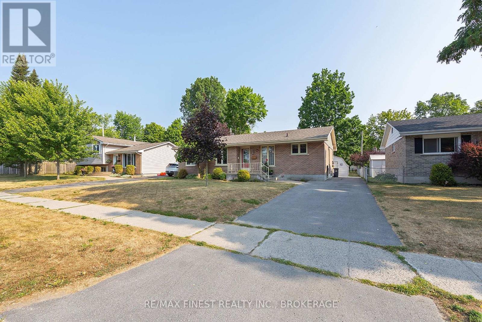 984 Lincoln Drive, Kingston, Ontario  K7M 6N9 - Photo 3 - X12332318