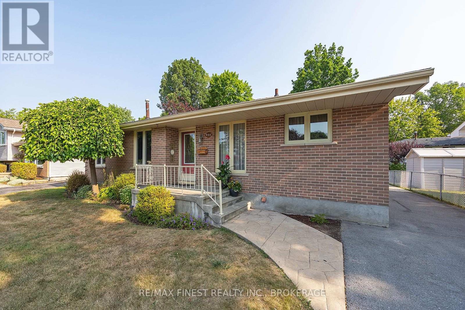 984 Lincoln Drive, Kingston, Ontario  K7M 6N9 - Photo 4 - X12332318
