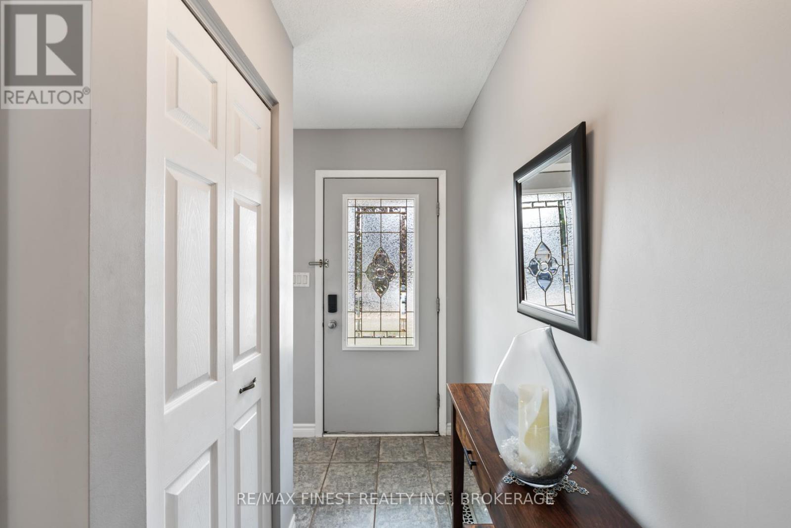 984 Lincoln Drive, Kingston, Ontario  K7M 6N9 - Photo 5 - X12332318