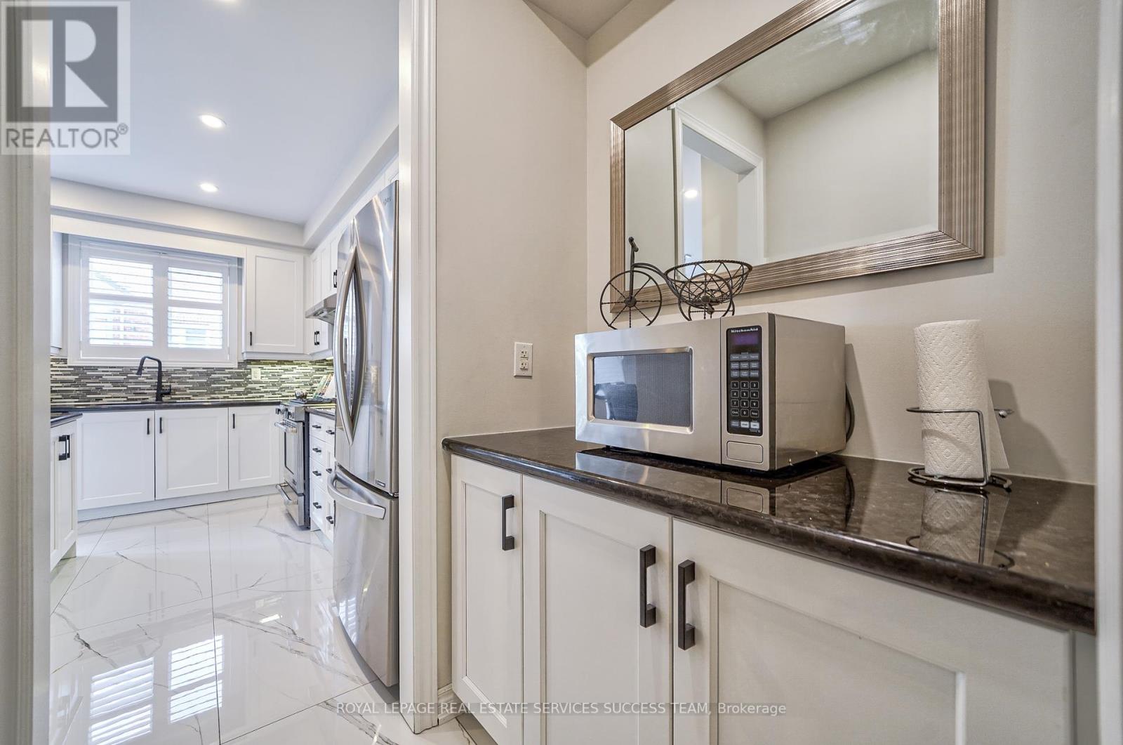5354 Mallory Road, Mississauga, Ontario  L5M 0J3 - Photo 14 - W12332250