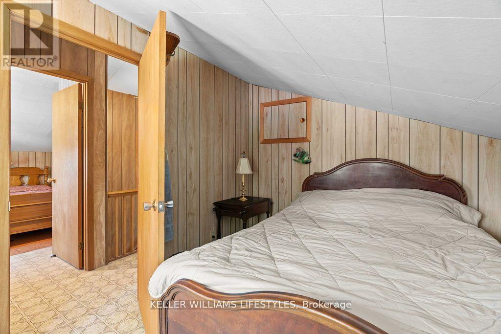 7403 Sanderson Road, Lambton Shores, Ontario  N0M 2L0 - Photo 15 - X12332320