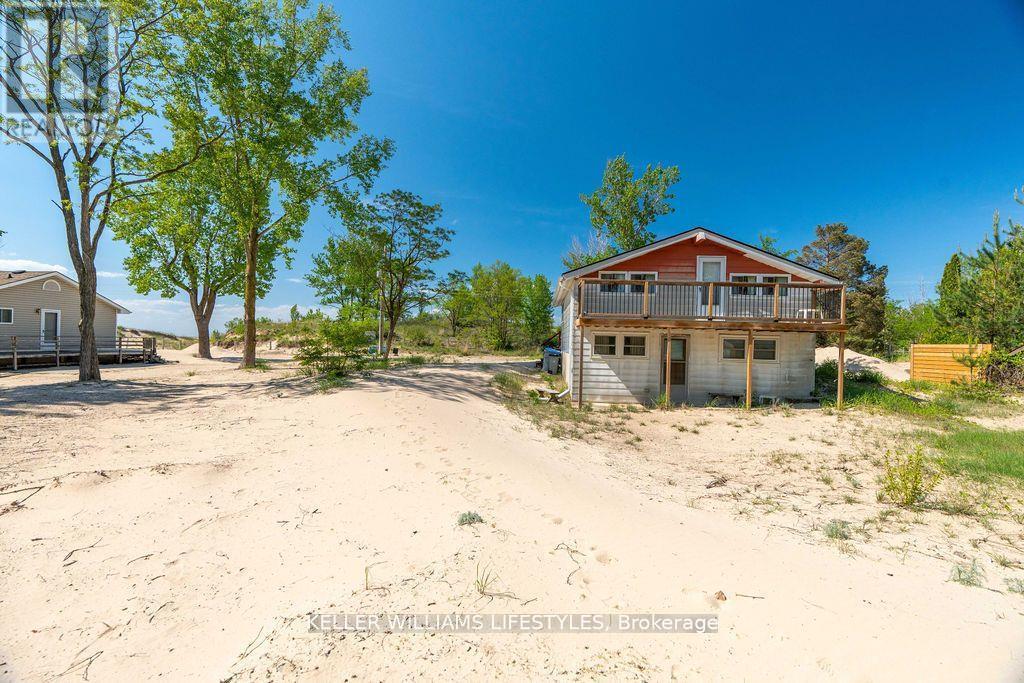 7403 Sanderson Road, Lambton Shores, Ontario  N0M 2L0 - Photo 24 - X12332320