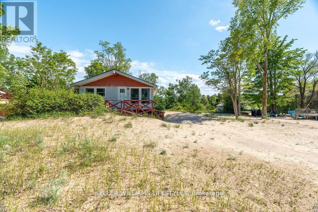 7403 Sanderson Road, Lambton Shores, Ontario  N0M 2L0 - Photo 3 - X12332320