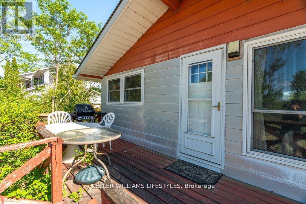 7403 Sanderson Road, Lambton Shores, Ontario  N0M 2L0 - Photo 4 - X12332320