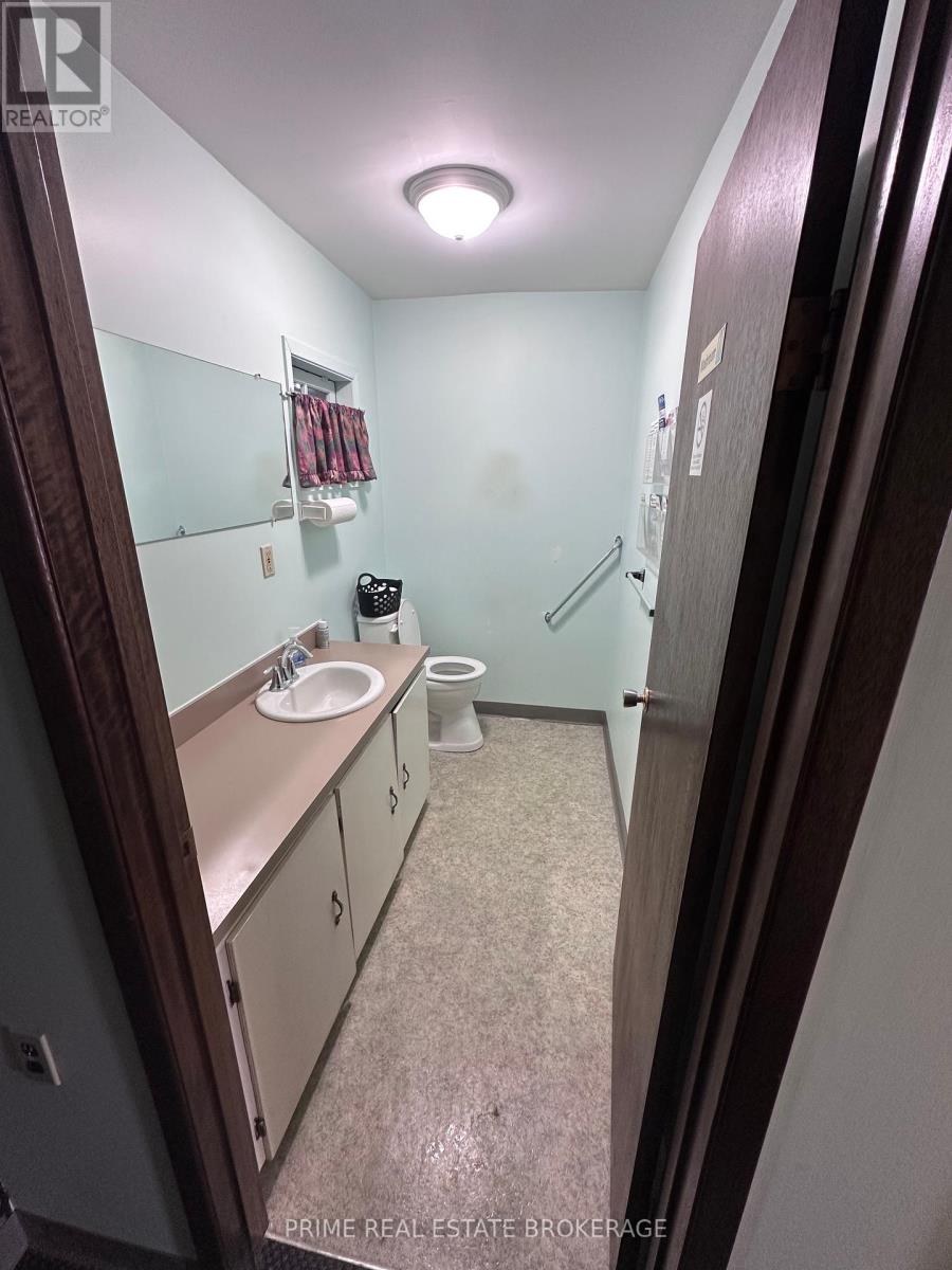 254 Main Street Ne, Southwest Middlesex, Ontario  N0L 1M0 - Photo 8 - X12332360