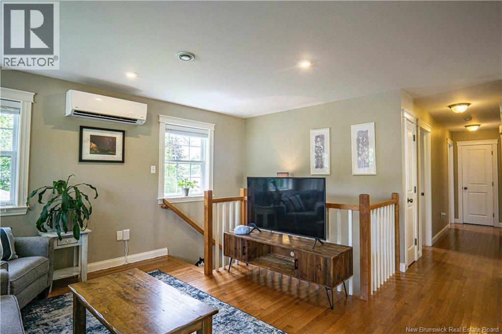 Property at 113.5 Clarence Avenue image 3