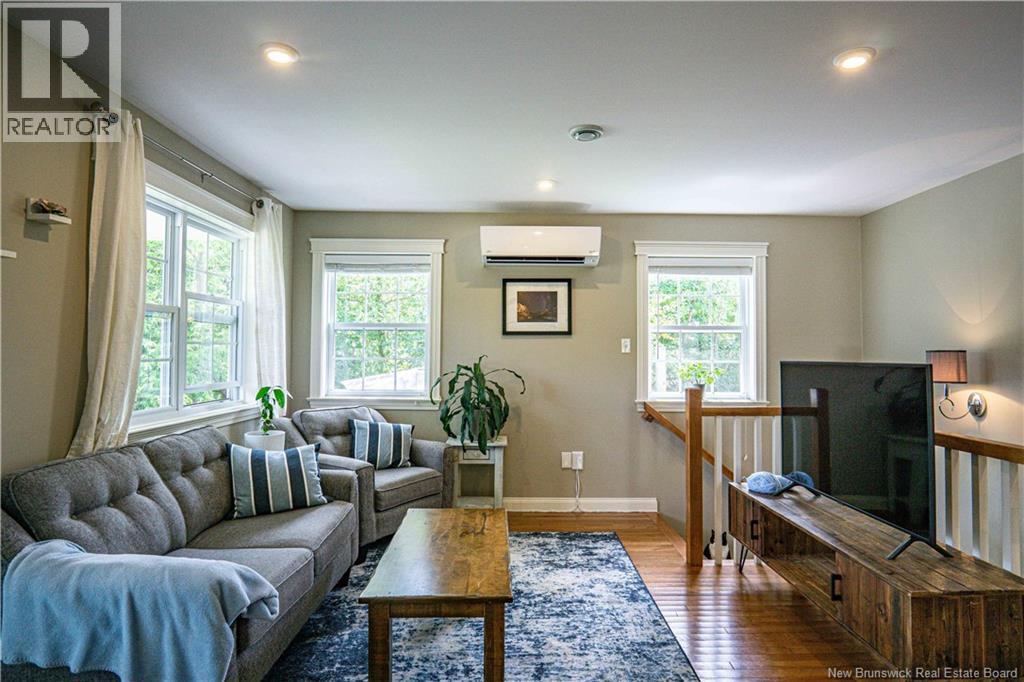 Property at 113.5 Clarence Avenue image 4