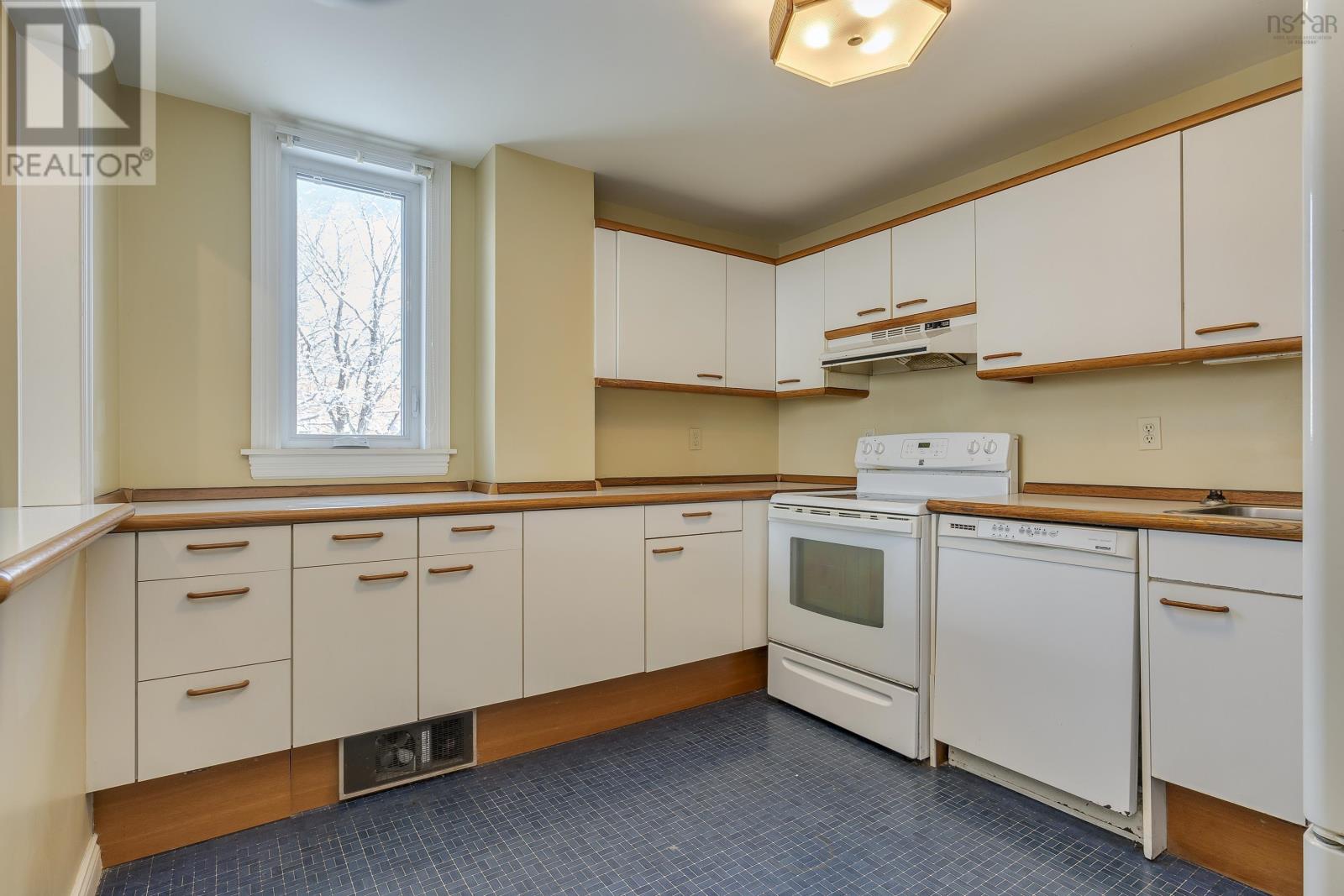 110 1350 Oxford Street, Halifax, Nova Scotia  B3H 3Y8 - Photo 8 - 202519954