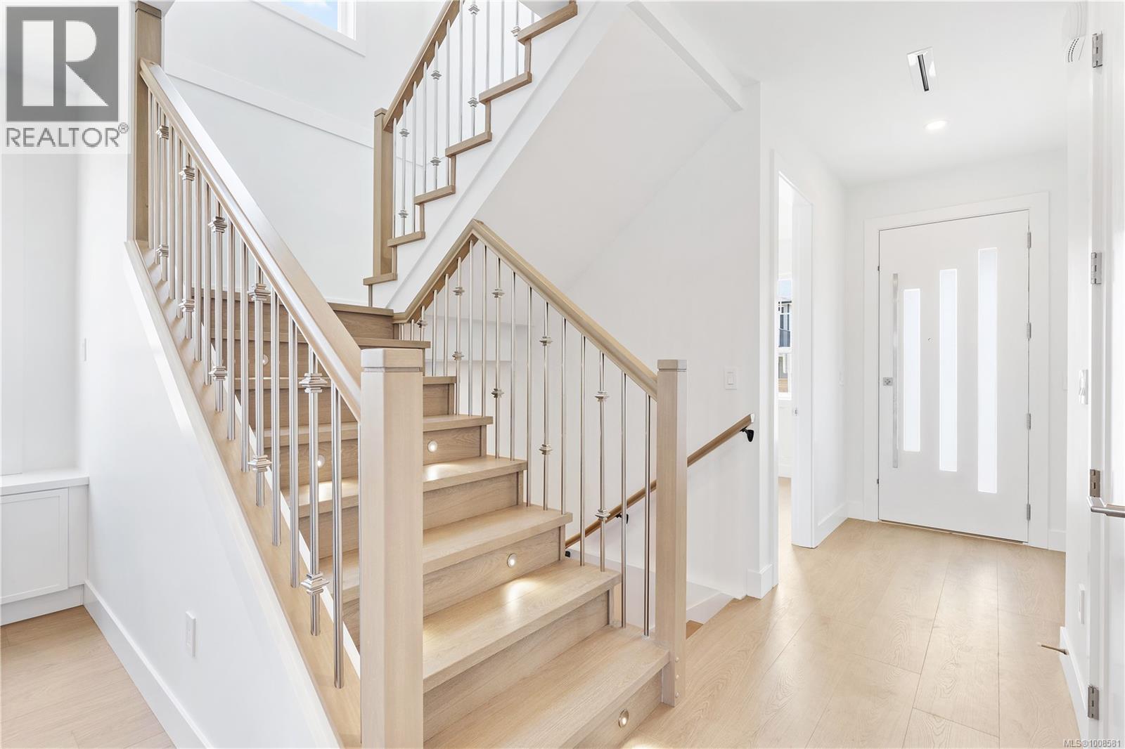 Property at 772 Plover Crt image 3