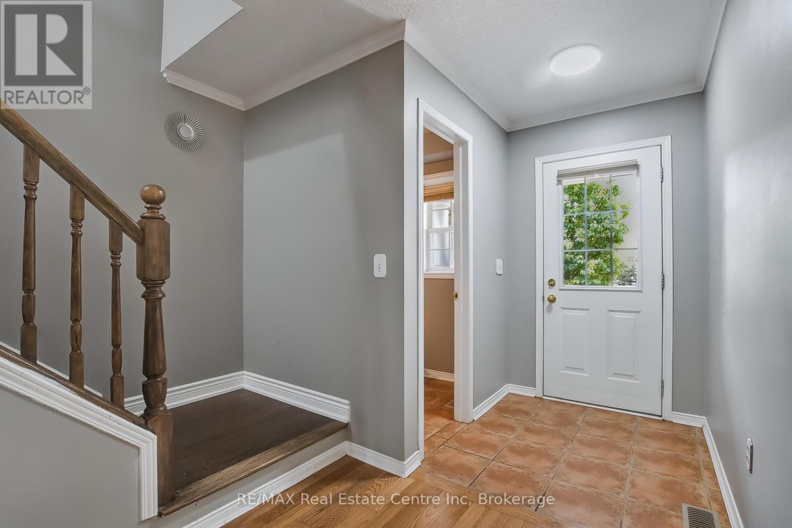 Property at 46 SINCLAIR STREET S image 4