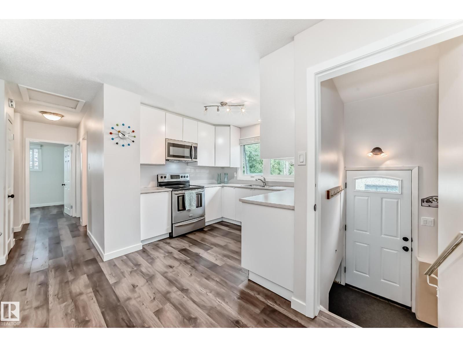 Property at 8415 72 ST NW image 2
