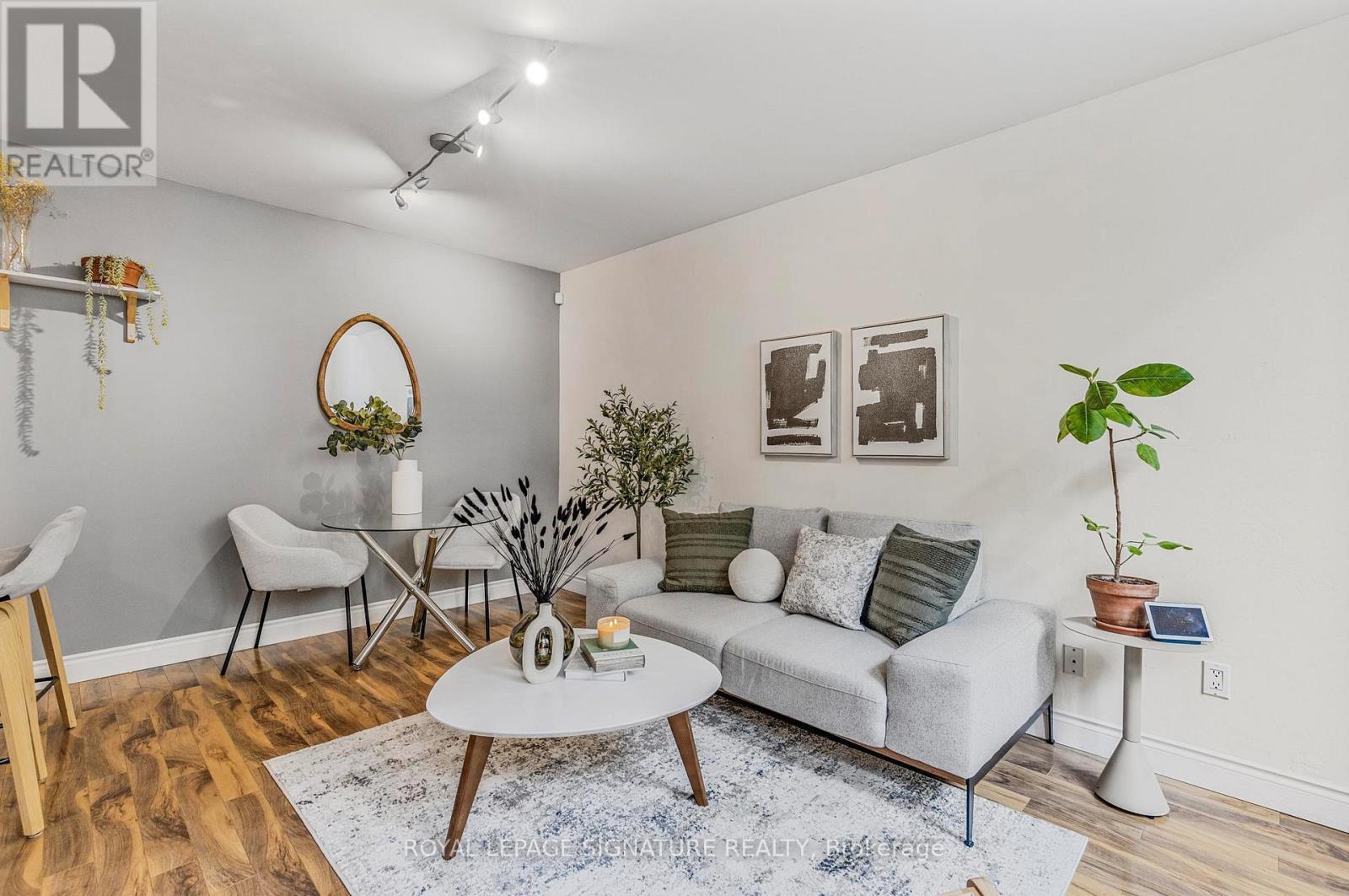 Property at 812 - 46 WESTERN BATTERY ROAD image 3
