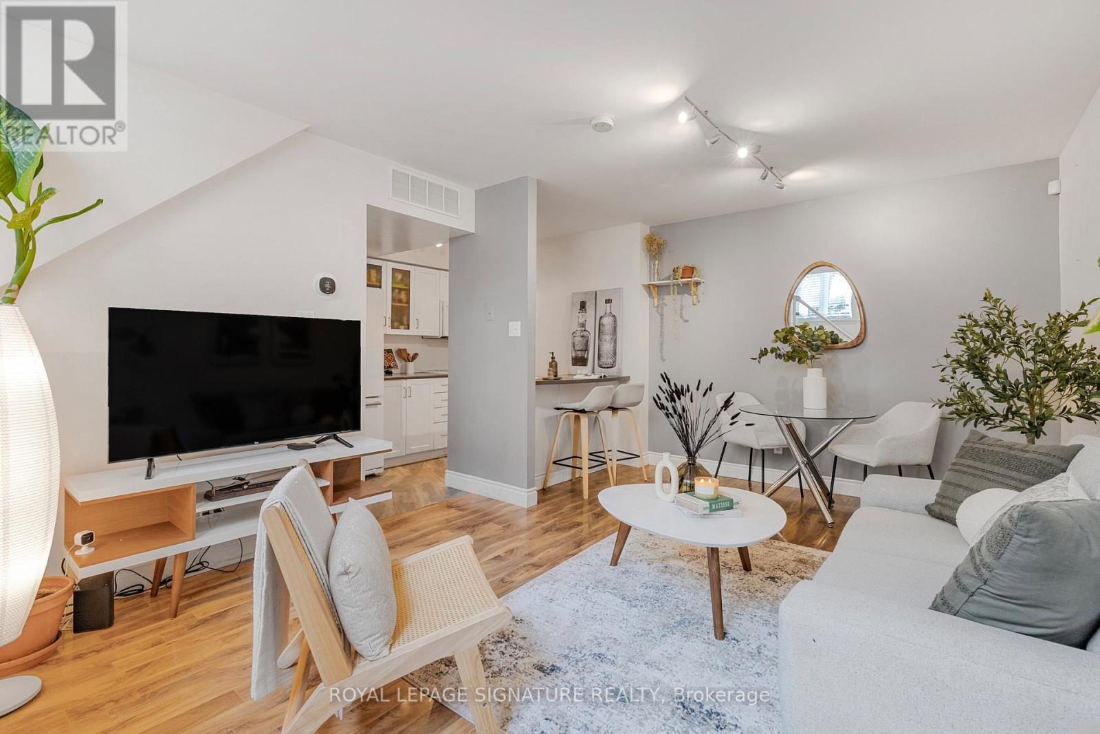 Property at 812 - 46 WESTERN BATTERY ROAD image 5
