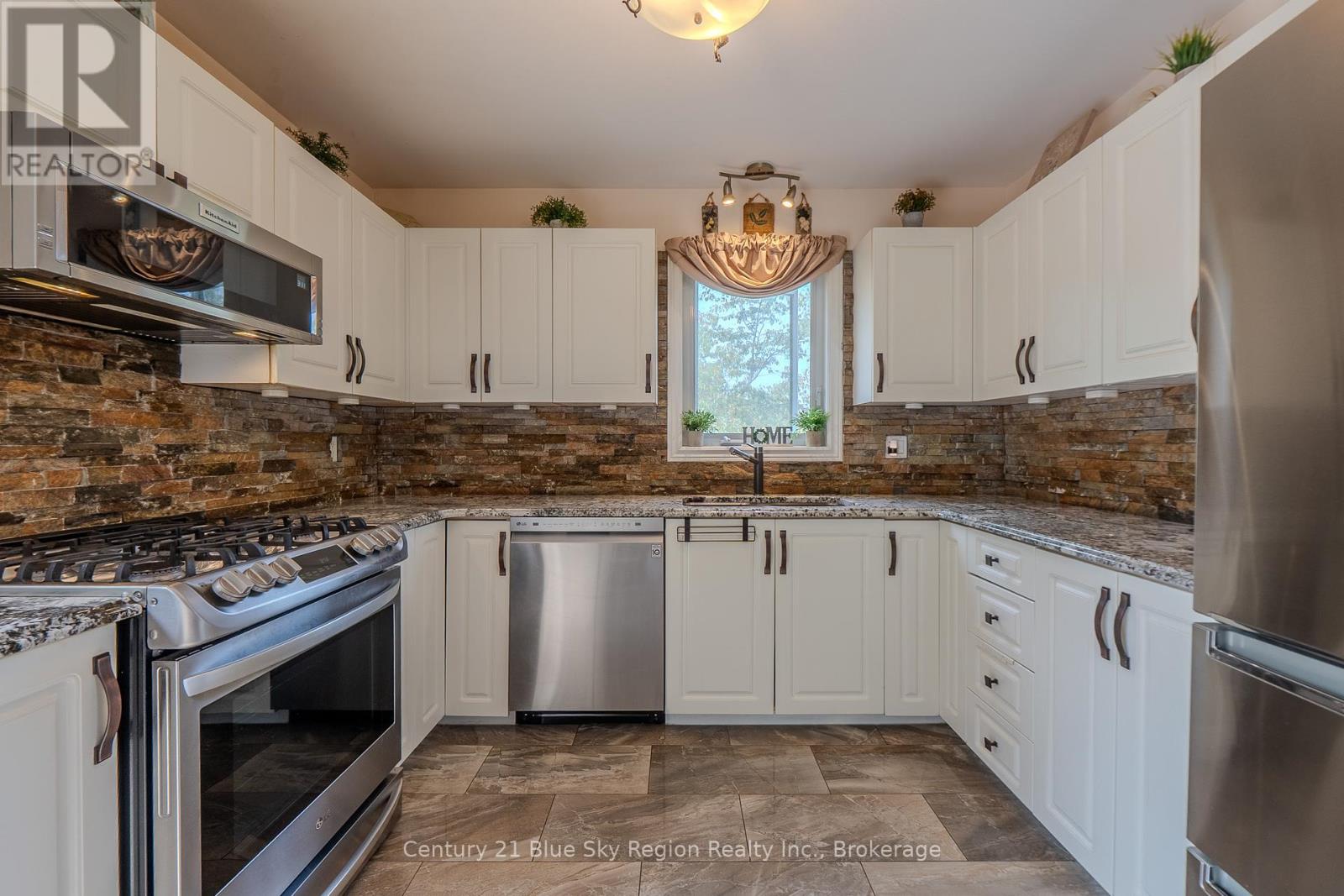 37 Shallot Crescent, North Bay, Ontario  P1A 3V7 - Photo 8 - X12332355
