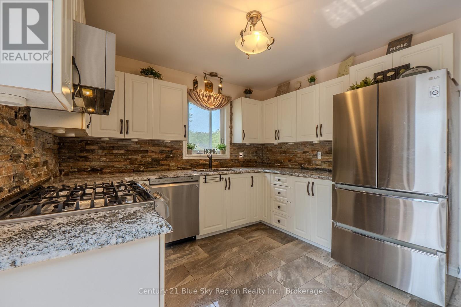 37 Shallot Crescent, North Bay, Ontario  P1A 3V7 - Photo 9 - X12332355