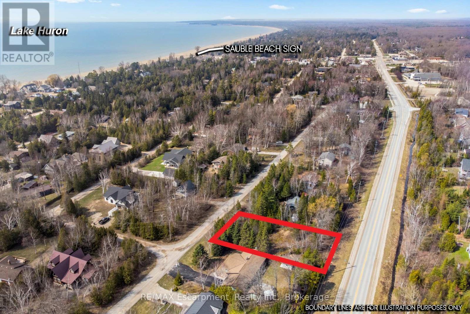 37 Emerson Avenue, South Bruce Peninsula, Ontario  N0H 2G0 - Photo 1 - X12117500