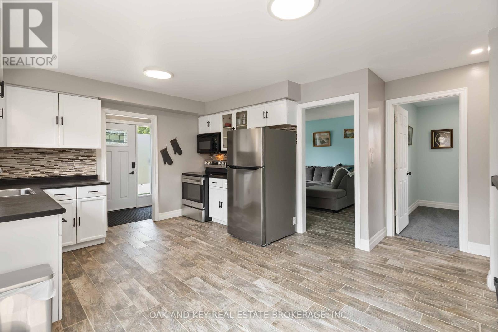 6 Weymouth Drive, London East, Ontario  N5V 4E7 - Photo 17 - X12332370