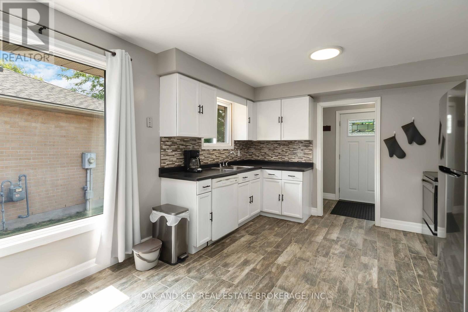 6 Weymouth Drive, London East, Ontario  N5V 4E7 - Photo 19 - X12332370