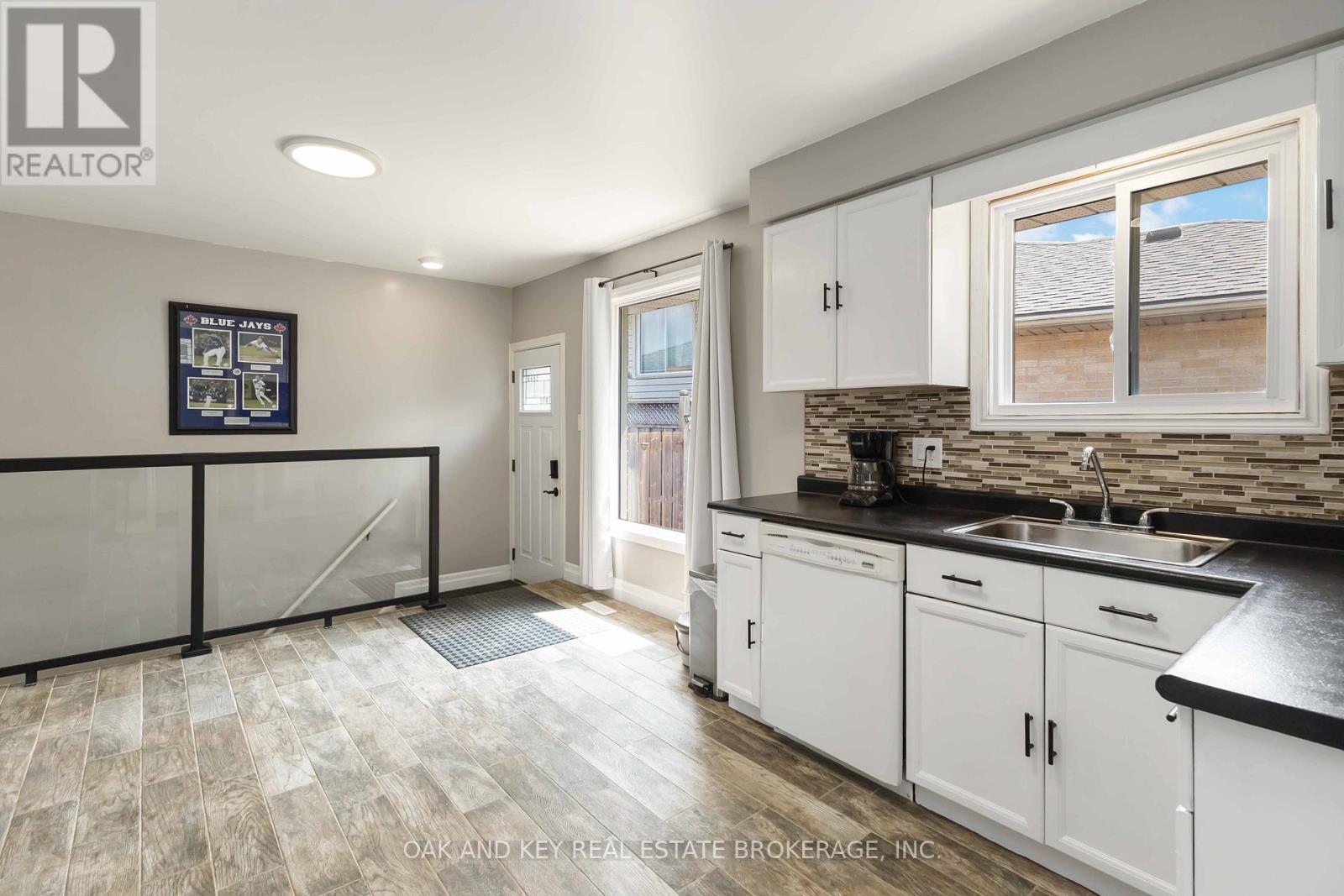 6 Weymouth Drive, London East, Ontario  N5V 4E7 - Photo 21 - X12332370