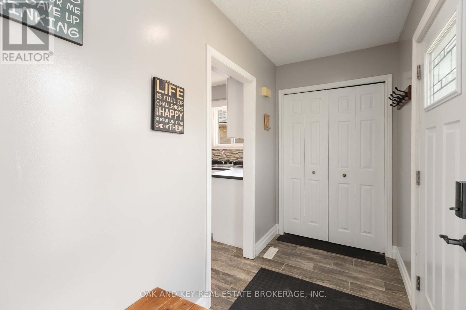 6 Weymouth Drive, London East, Ontario  N5V 4E7 - Photo 8 - X12332370