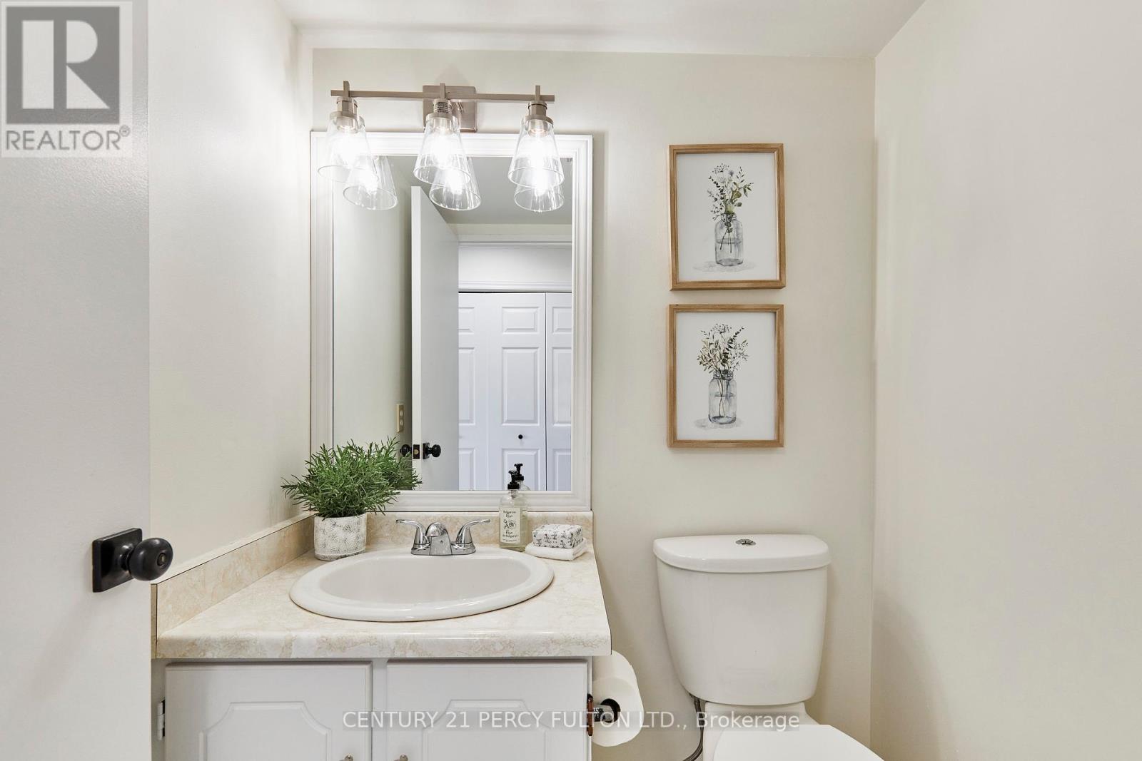 Property at PH12 - 55 WILLIAM STREET E image 3