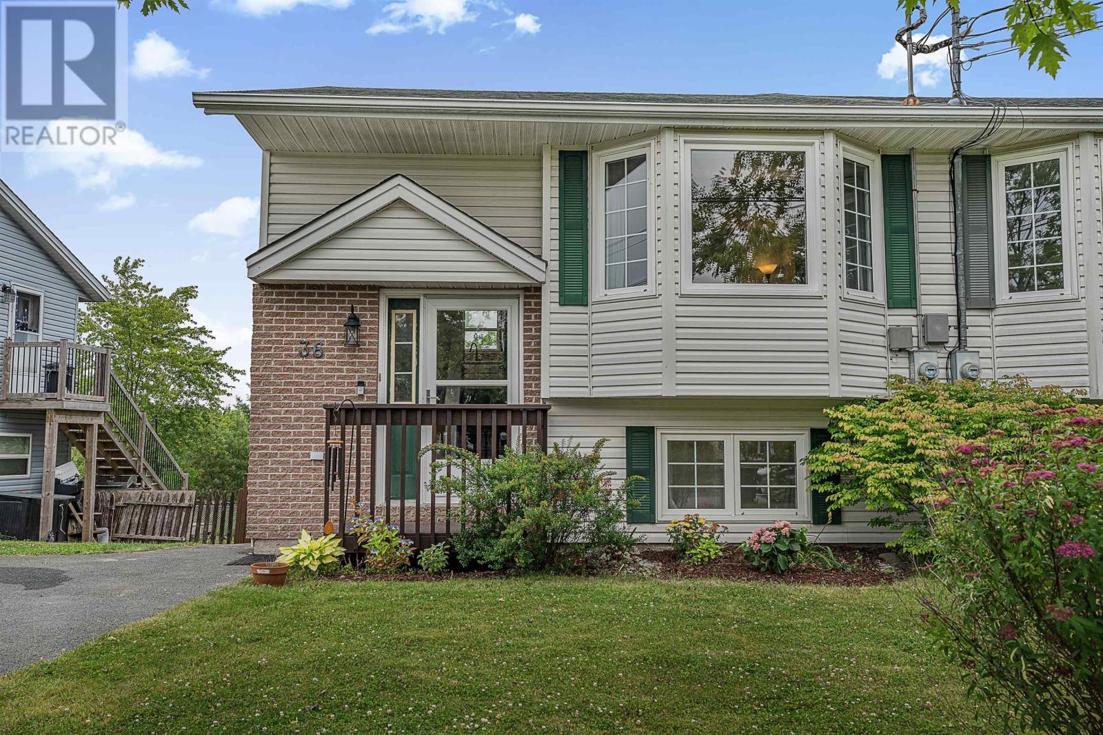 Property at 36 Thorncrest Court image 3