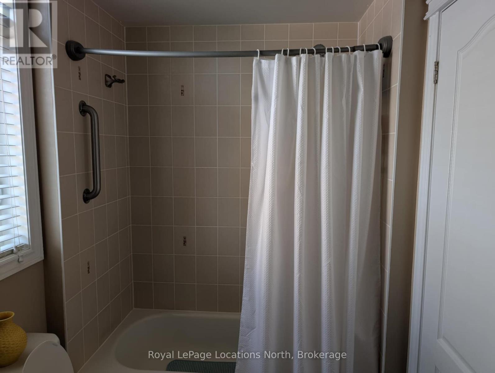 8 Broadpoint Street, Wasaga Beach, Ontario  L9Z 3B8 - Photo 23 - S12288254