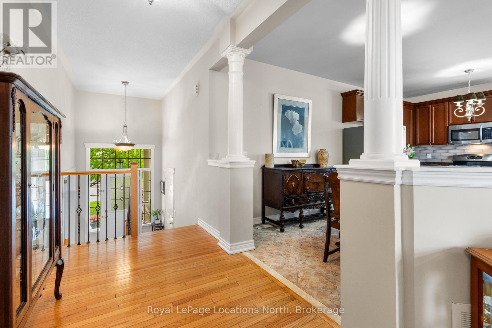 8 Broadpoint Street, Wasaga Beach, Ontario  L9Z 3B8 - Photo 6 - S12288254
