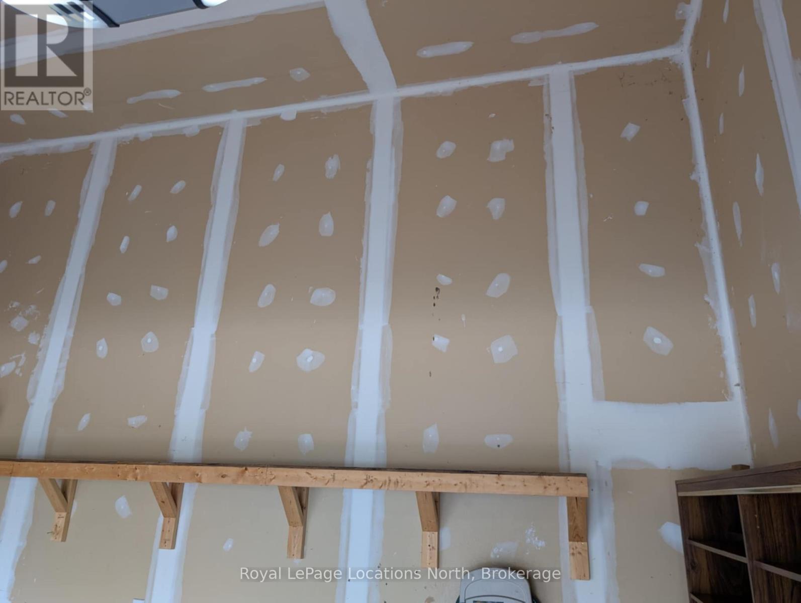 8 Broadpoint Street, Wasaga Beach, Ontario  L9Z 3B8 - Photo 31 - S12288254