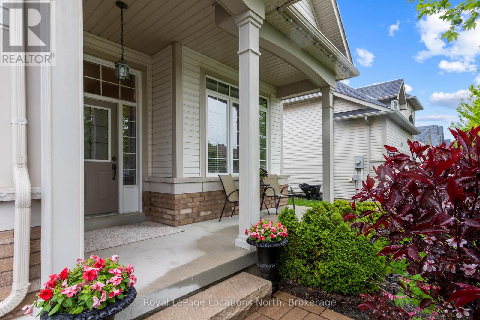 8 Broadpoint Street, Wasaga Beach, Ontario  L9Z 3B8 - Photo 3 - S12288254