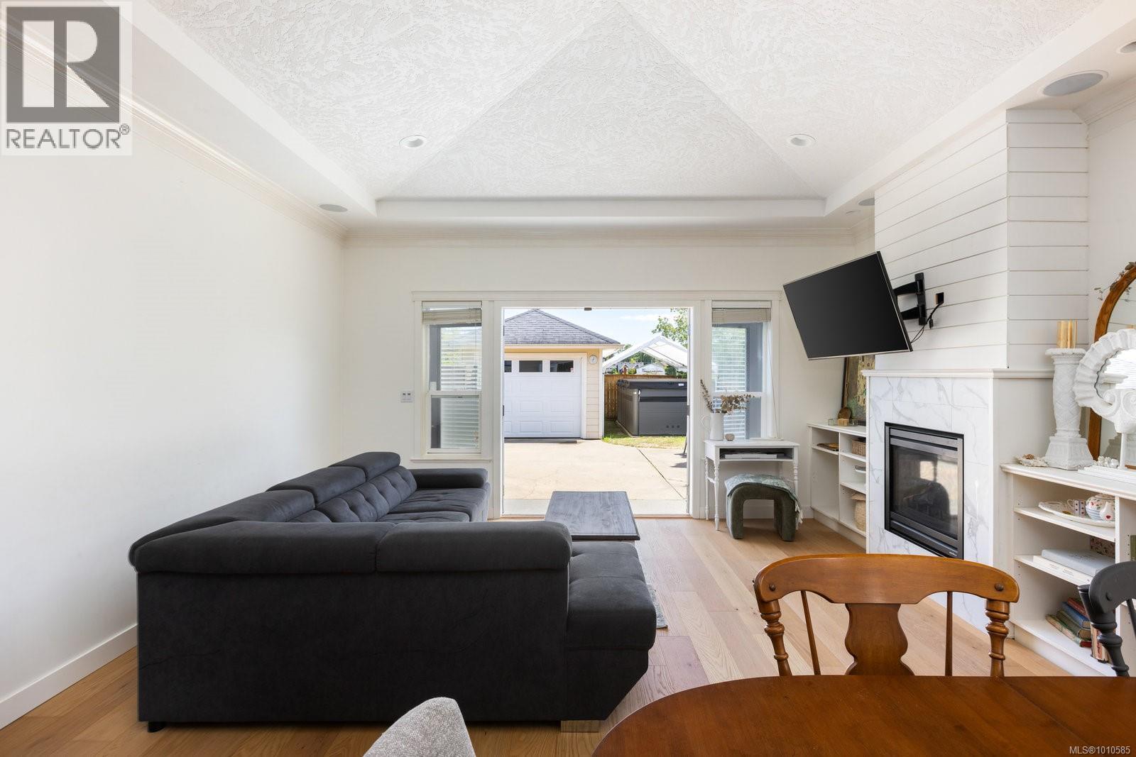 Property at 9937 Swiftsure Pl image 2