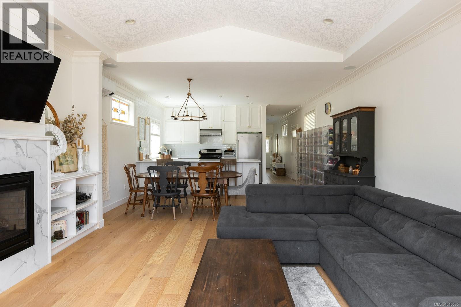 Property at 9937 Swiftsure Pl image 3