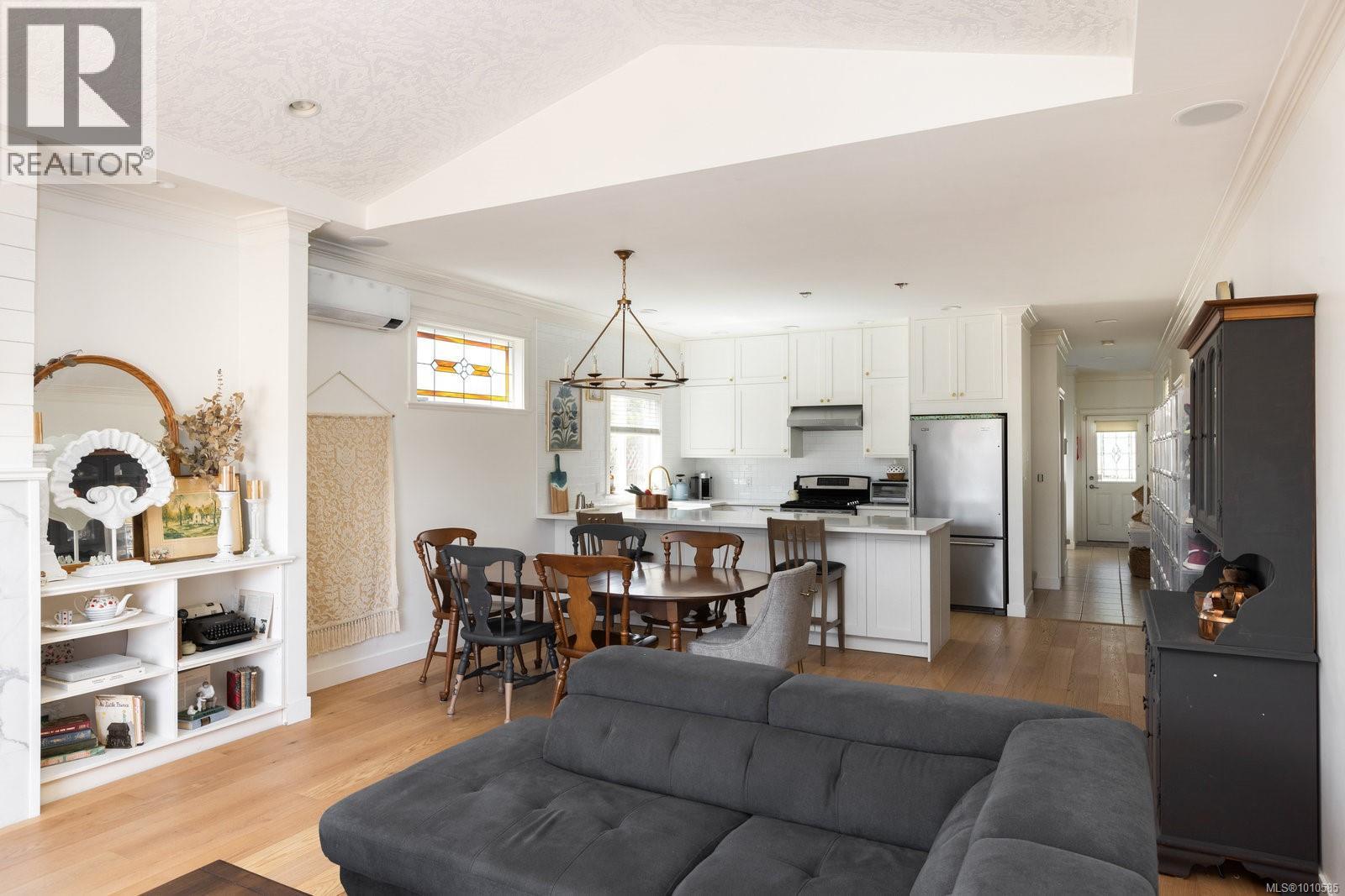 Property at 9937 Swiftsure Pl image 4