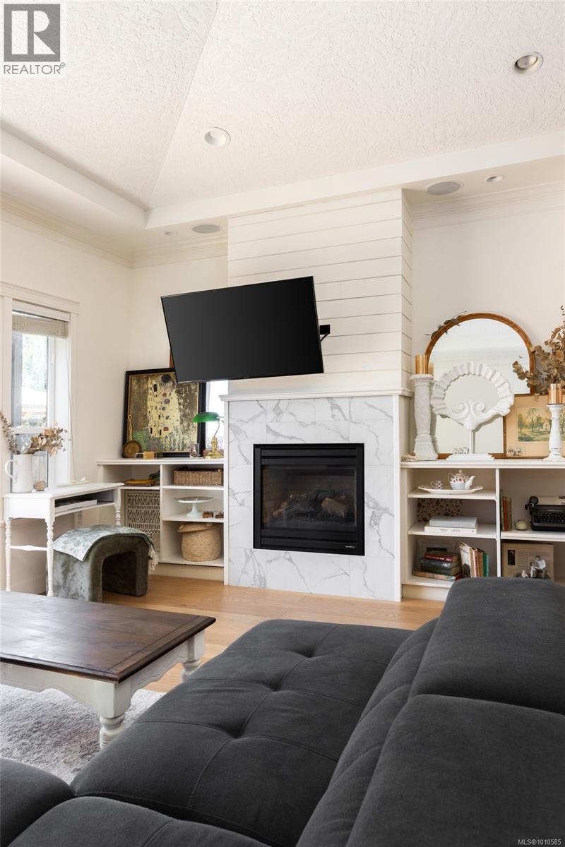 Property at 9937 Swiftsure Pl image 5