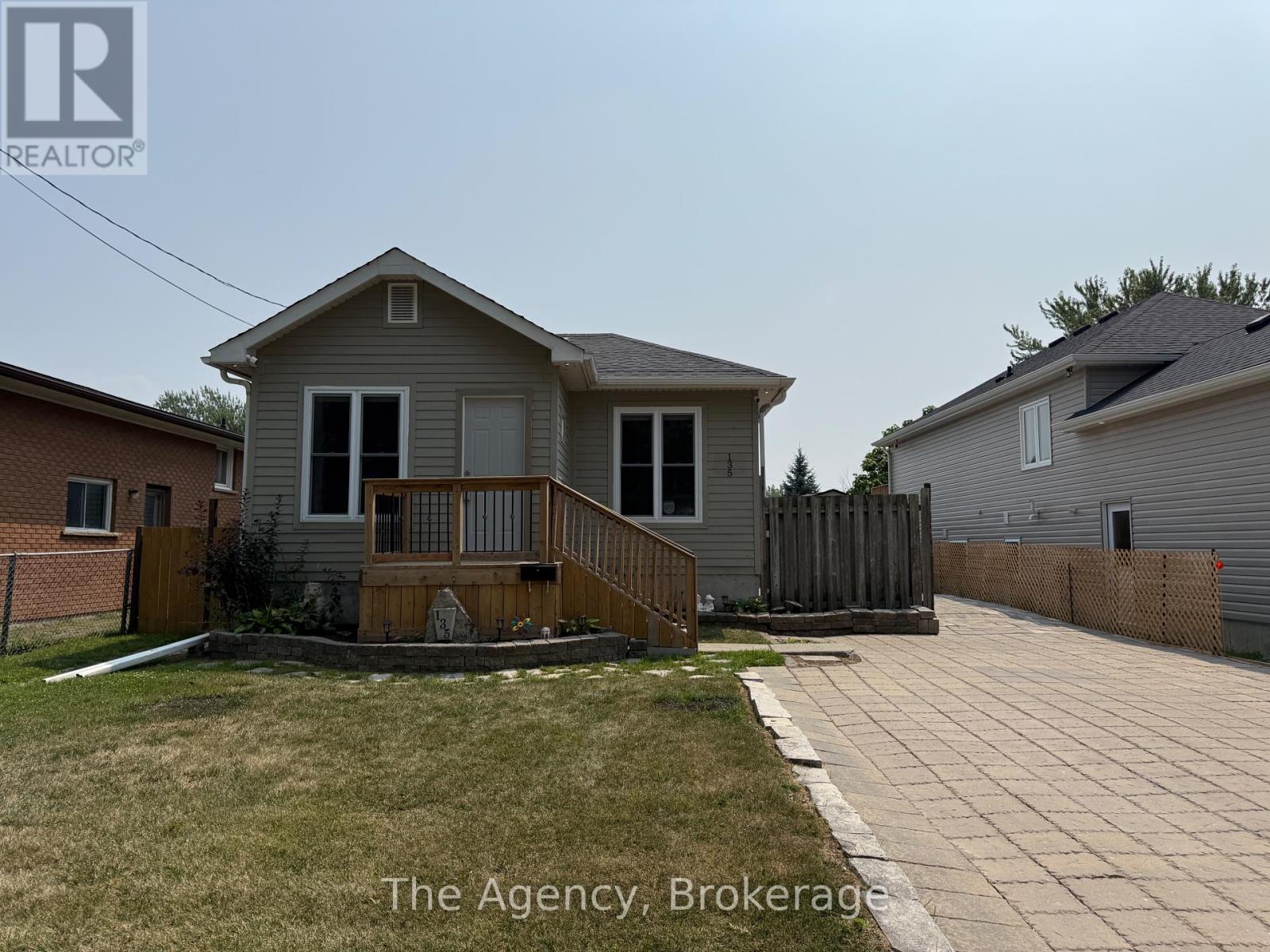 135 St George Street, Welland, Ontario  L3C 5N7 - Photo 1 - X12332518