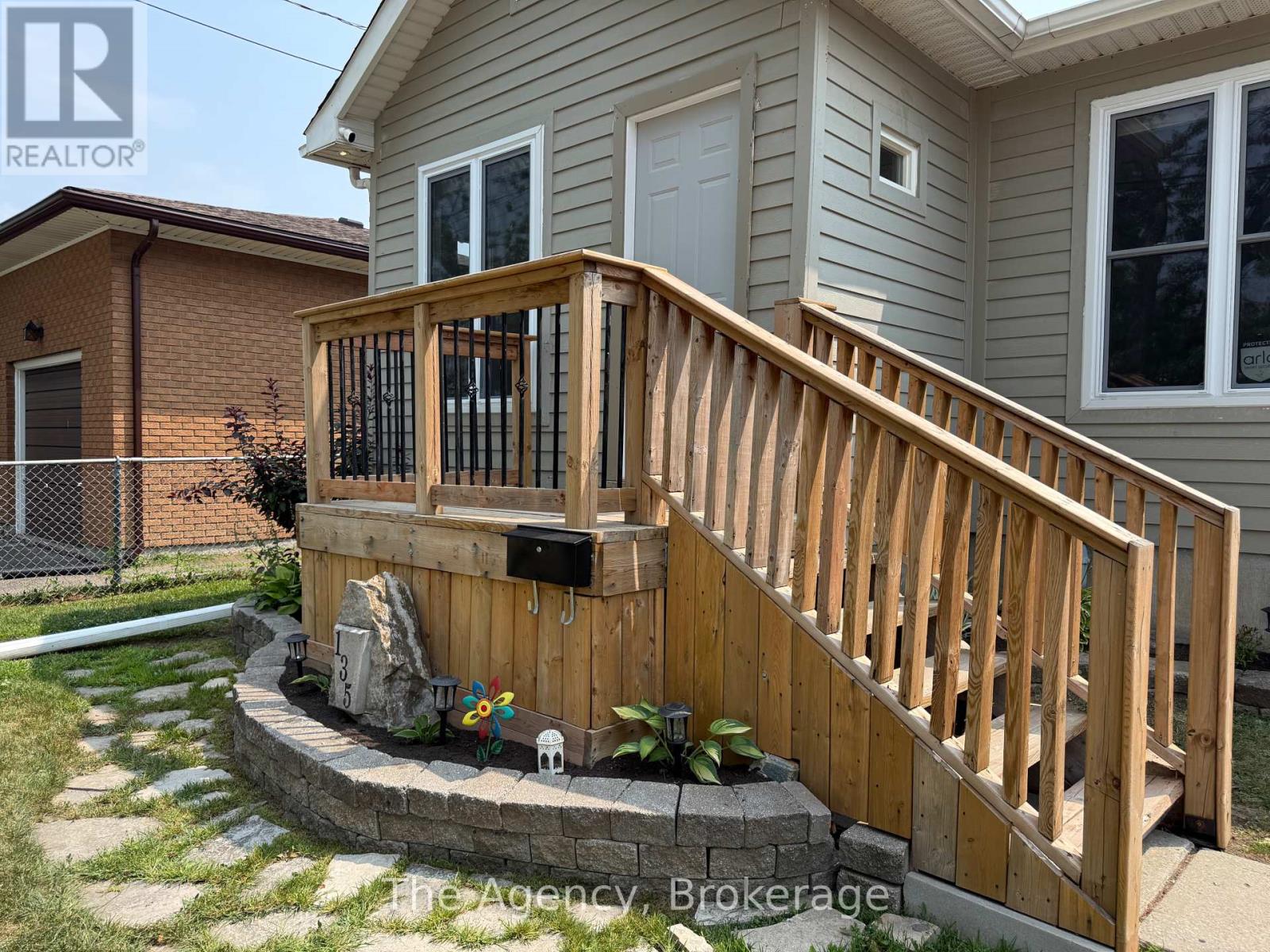135 St George Street, Welland, Ontario  L3C 5N7 - Photo 3 - X12332518