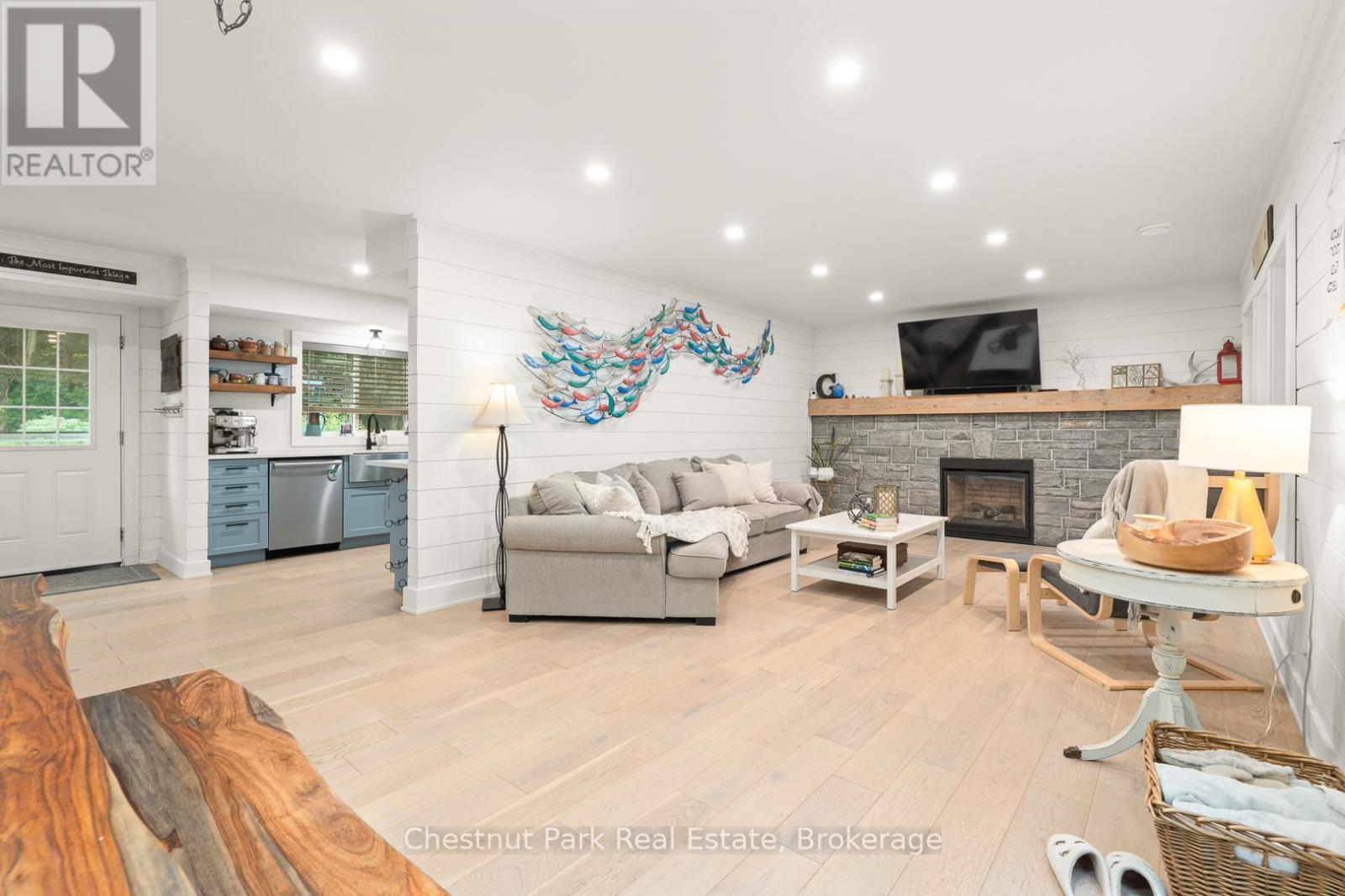 1030 Brooks Lake Road, Lake Of Bays, Ontario  P1H 2J6 - Photo 5 - X12332458