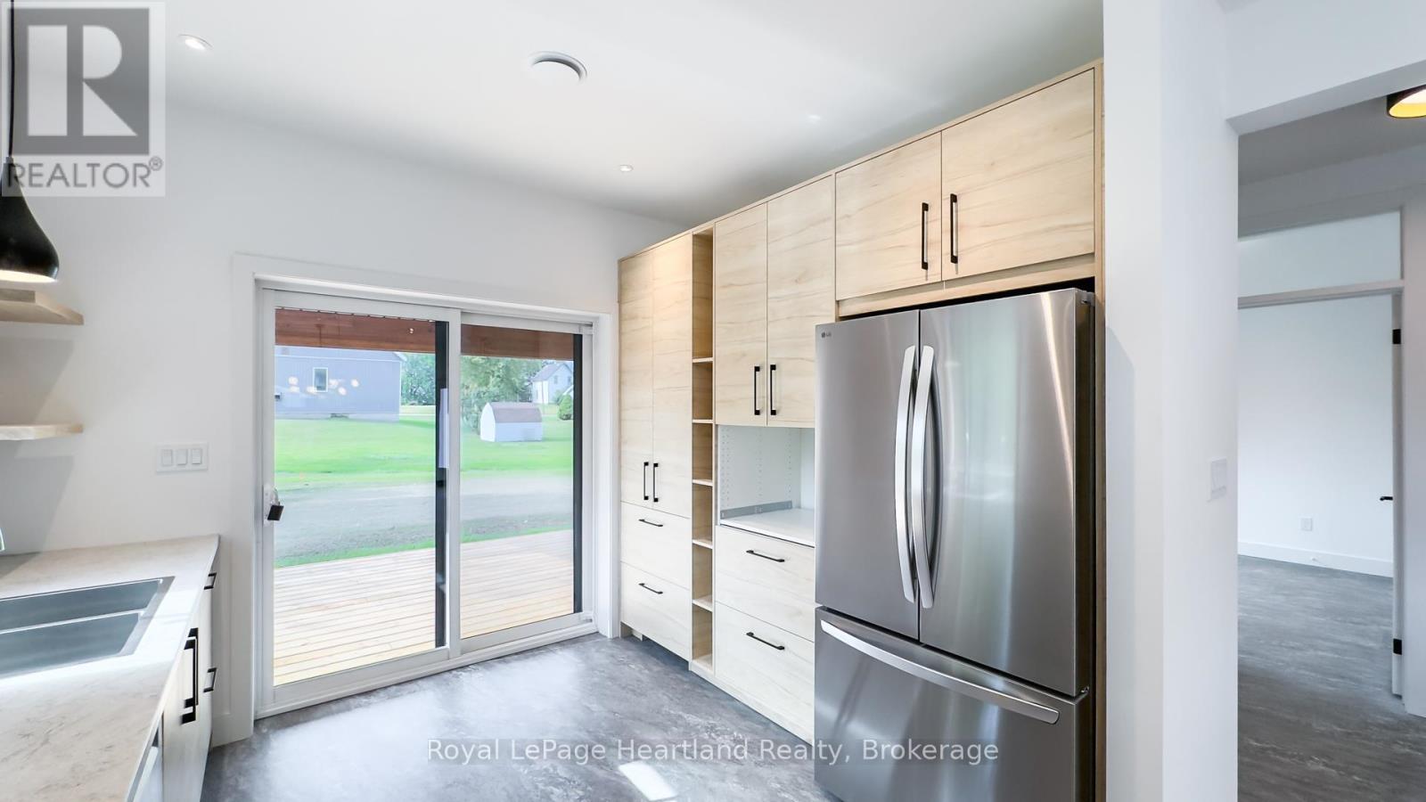 89 Isobel Street, Ashfield-Colborne-Wawanosh, Ontario  N0M 1R0 - Photo 15 - X12332511