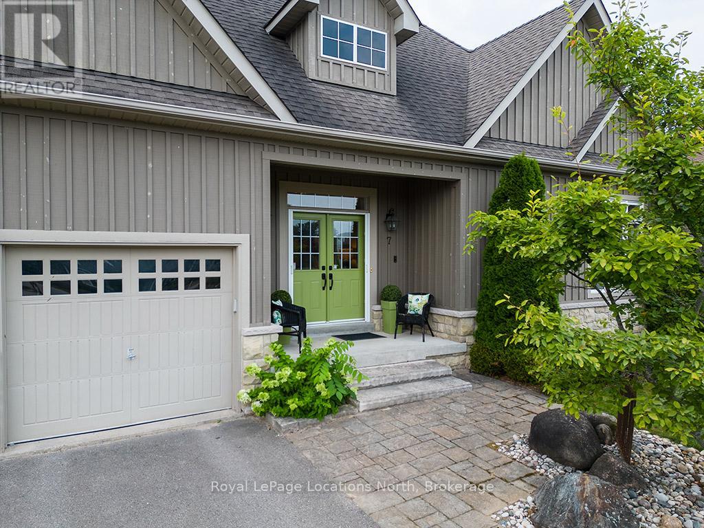7 Pyatt Court, Blue Mountains, Ontario  N0H 2P0 - Photo 2 - X12332548