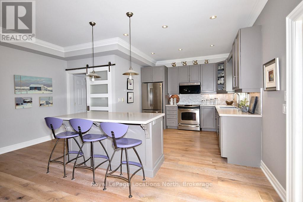 7 Pyatt Court, Blue Mountains, Ontario  N0H 2P0 - Photo 5 - X12332548